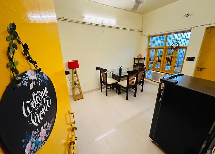 The Yellow House - Couple'S Getaway In Gomti Nagar- 1 Bhk Lucknow